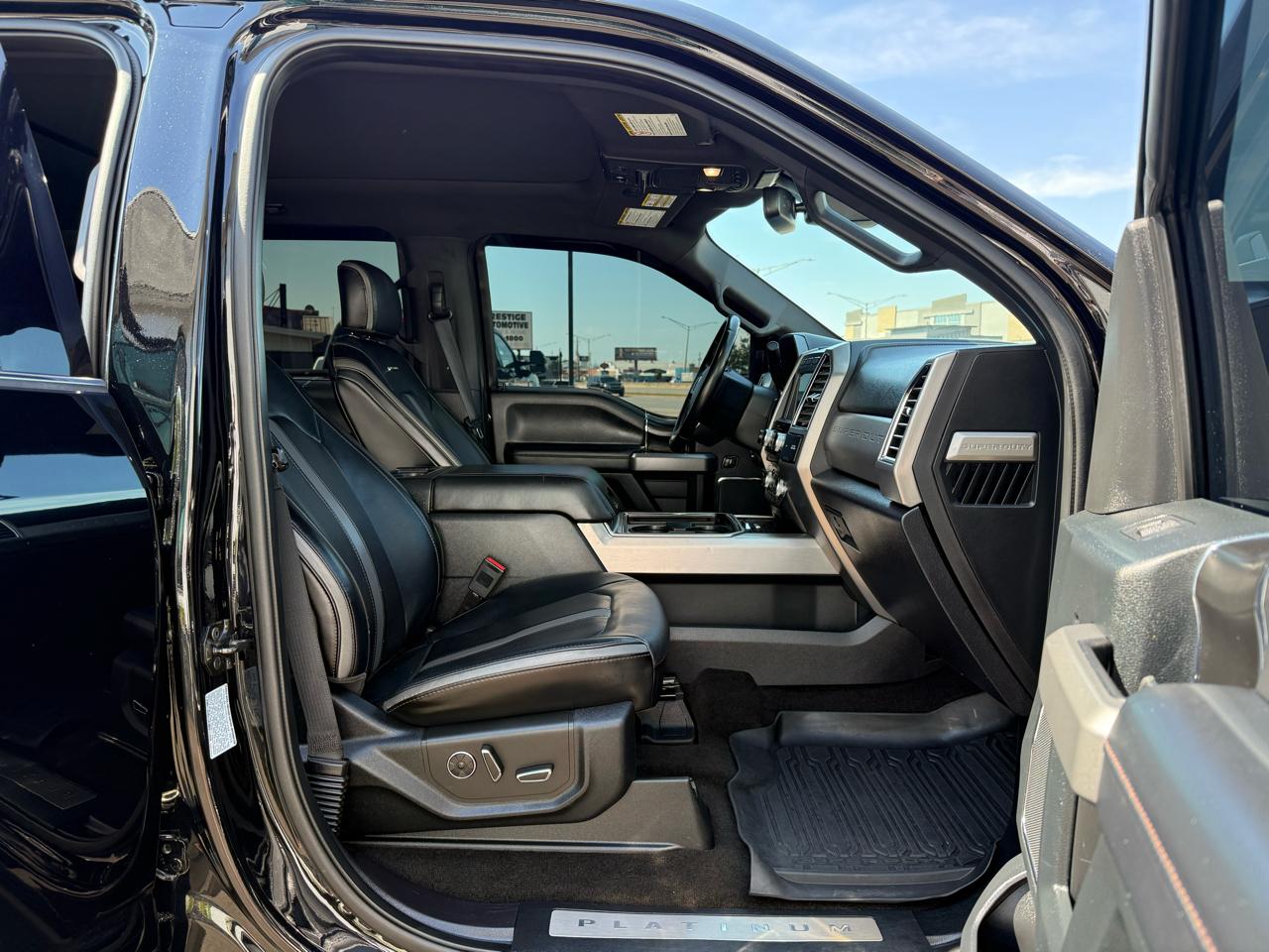 Ford Super Duty F-350 DRW Platinum 4WD Crew Cab 8' Box 2018