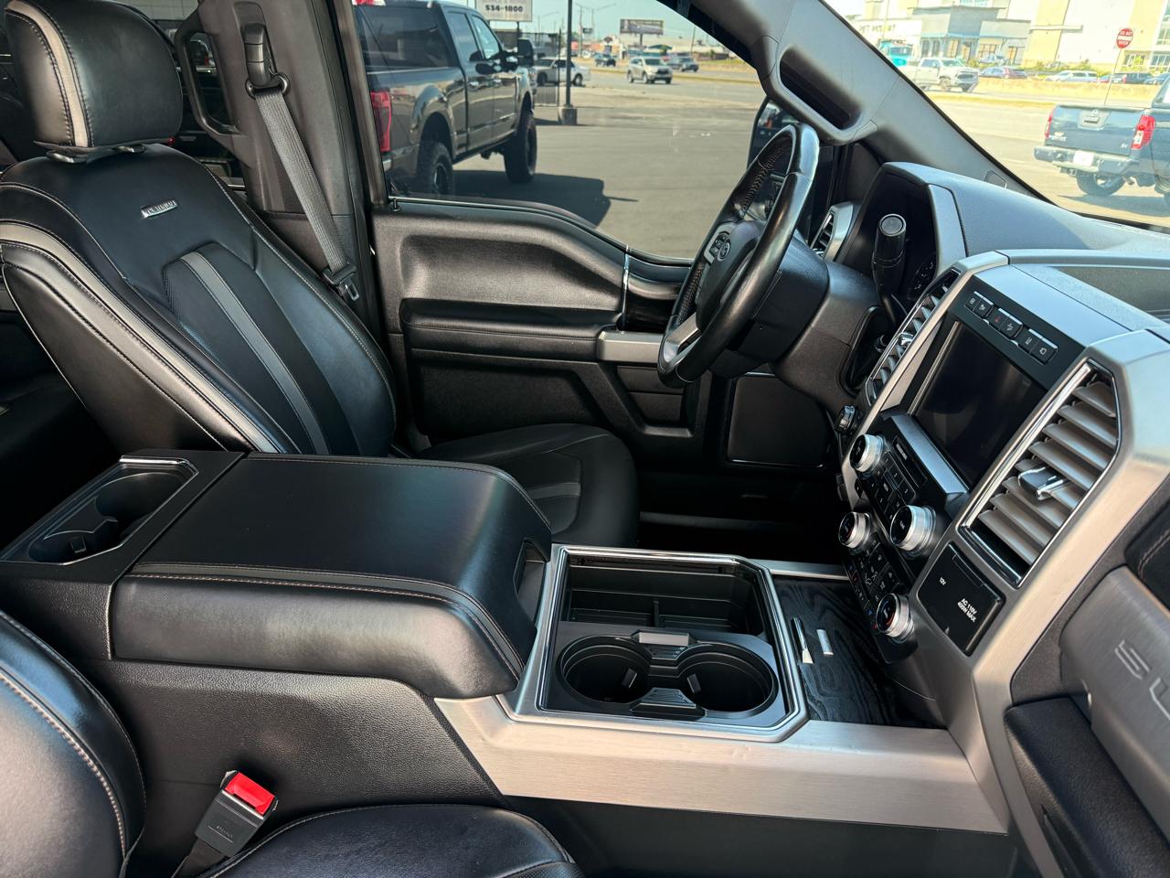 Ford Super Duty F-350 DRW Platinum 4WD Crew Cab 8' Box 2018