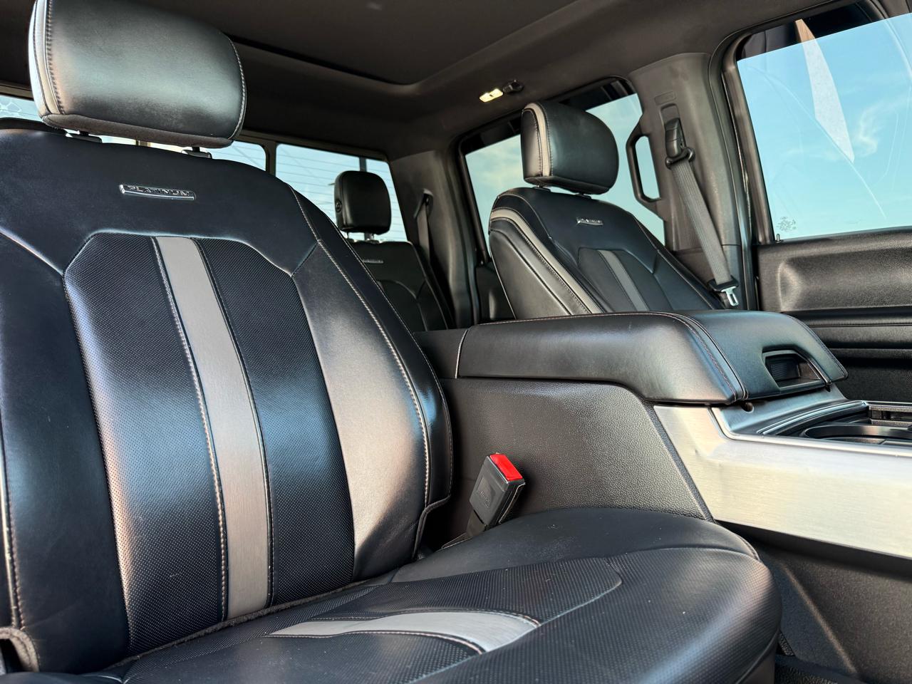 Ford Super Duty F-350 DRW Platinum 4WD Crew Cab 8' Box 2018