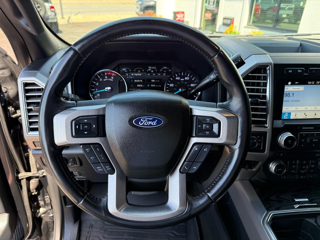 Ford Super Duty F-350 DRW Platinum 4WD Crew Cab 8' Box 2018