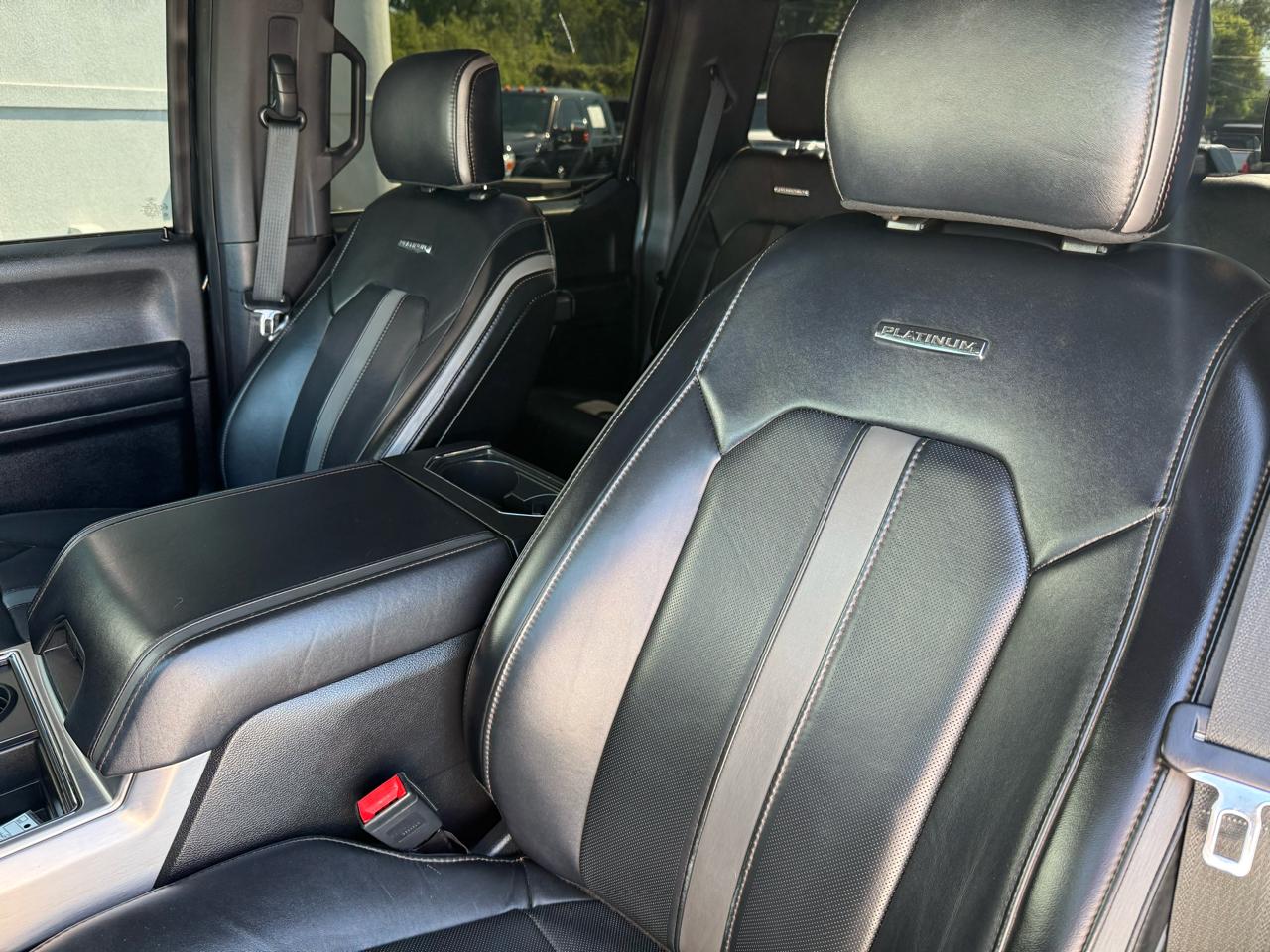 Ford Super Duty F-350 DRW Platinum 4WD Crew Cab 8' Box 2018