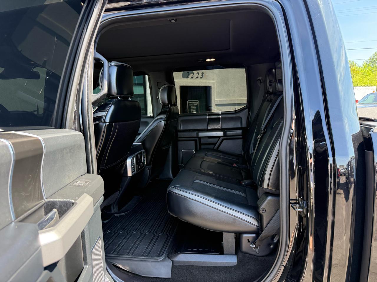 Ford Super Duty F-350 DRW Platinum 4WD Crew Cab 8' Box 2018