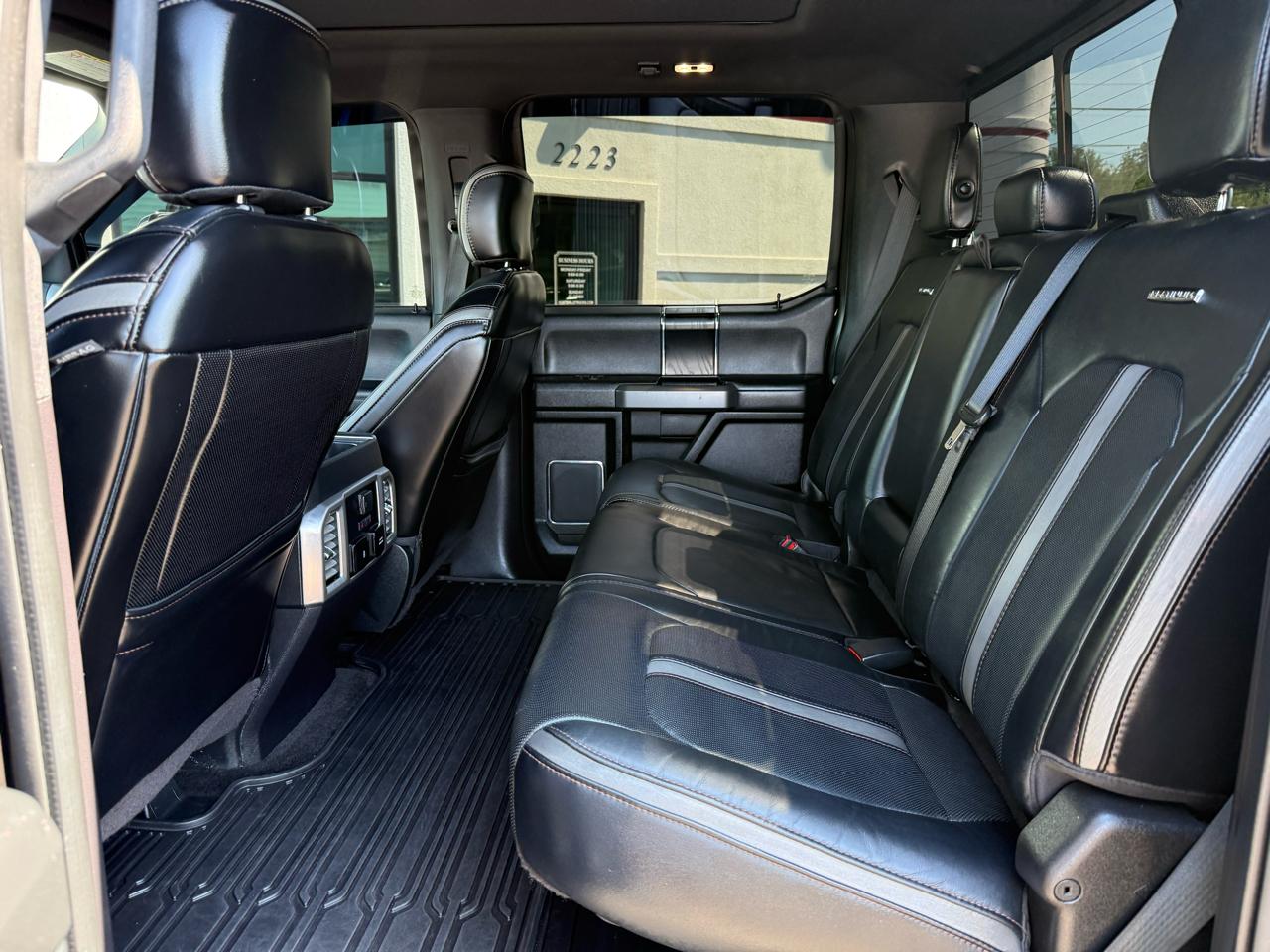 Ford Super Duty F-350 DRW Platinum 4WD Crew Cab 8' Box 2018