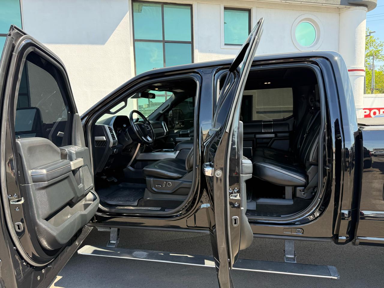 Ford Super Duty F-350 DRW Platinum 4WD Crew Cab 8' Box 2018