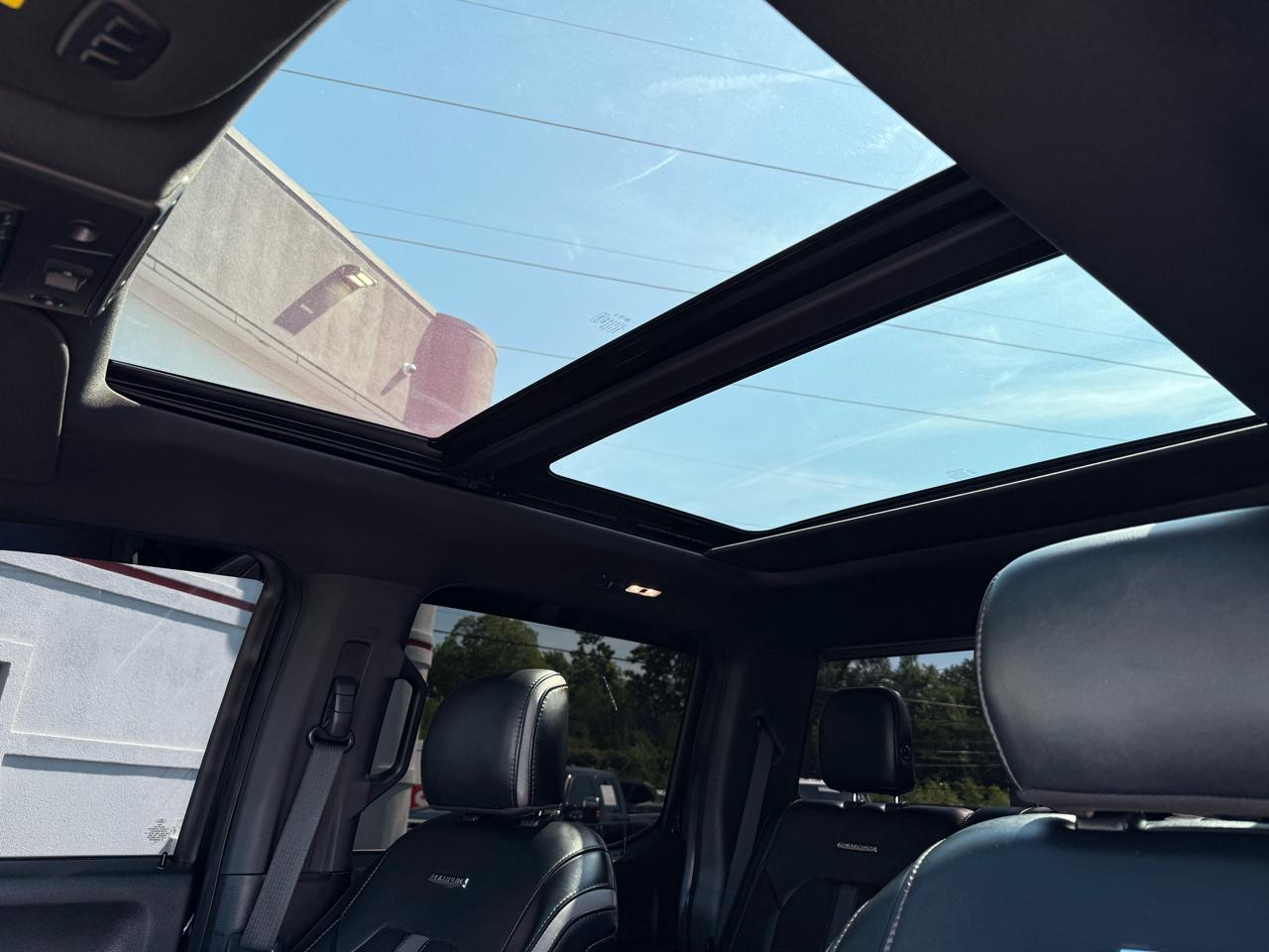 Ford Super Duty F-350 DRW Platinum 4WD Crew Cab 8' Box 2018