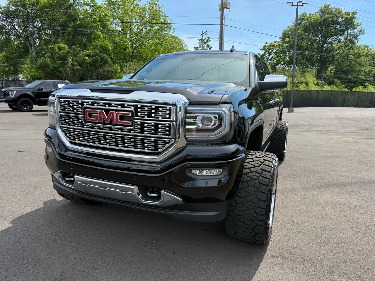 GMC Sierra 1500 4WD Crew Cab 143.5" Denali 2018