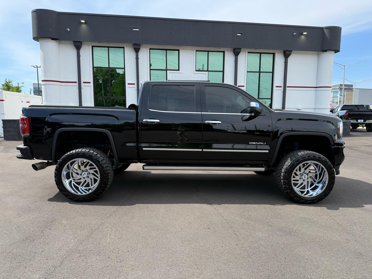 GMC Sierra 1500 4WD Crew Cab 143.5" Denali 2018