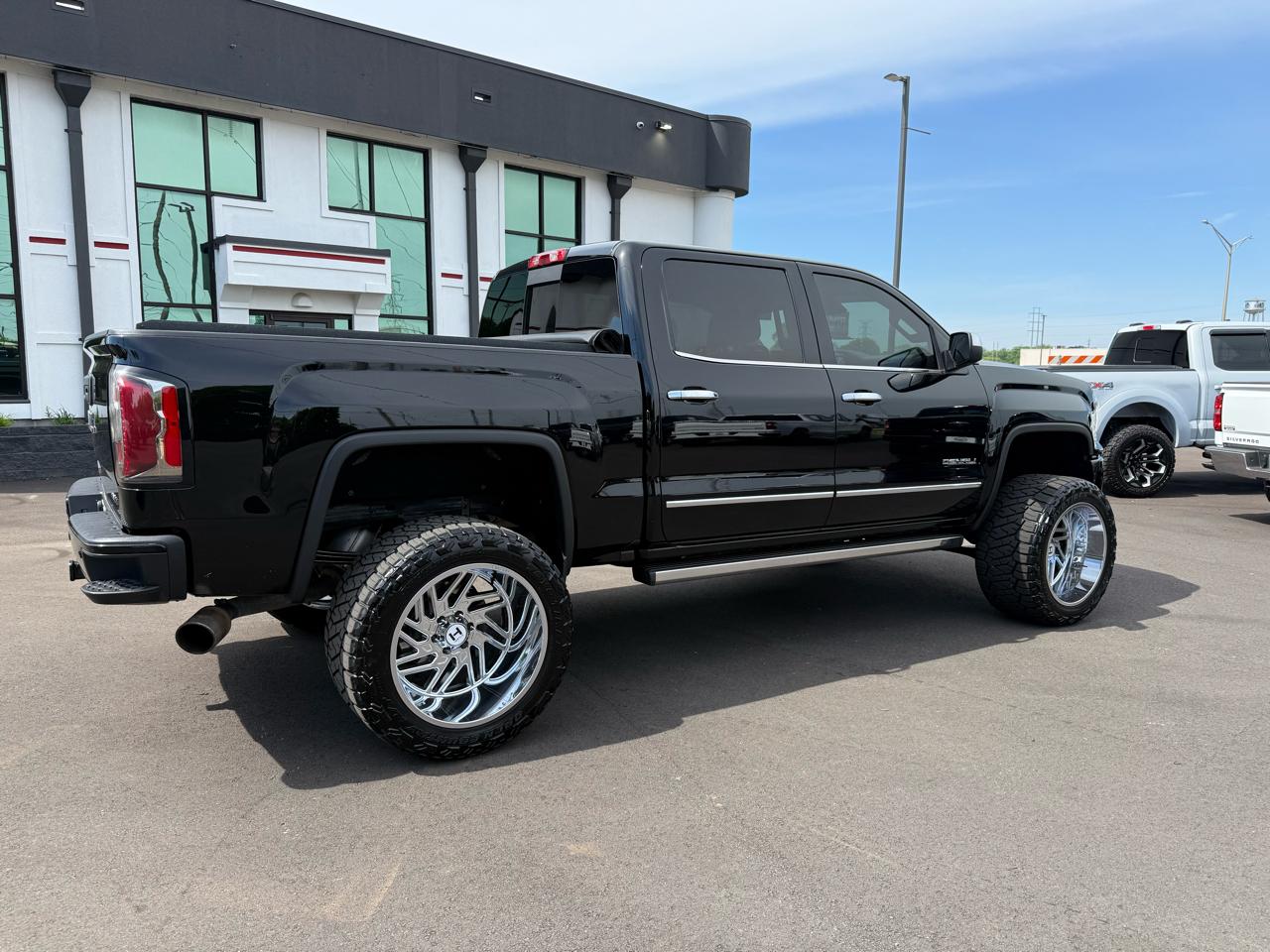 GMC Sierra 1500 4WD Crew Cab 143.5" Denali 2018