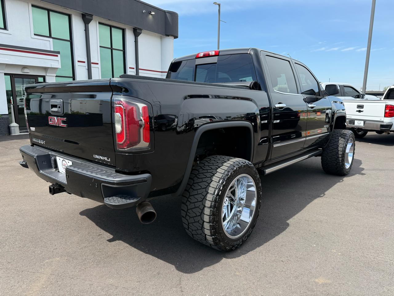 GMC Sierra 1500 4WD Crew Cab 143.5" Denali 2018