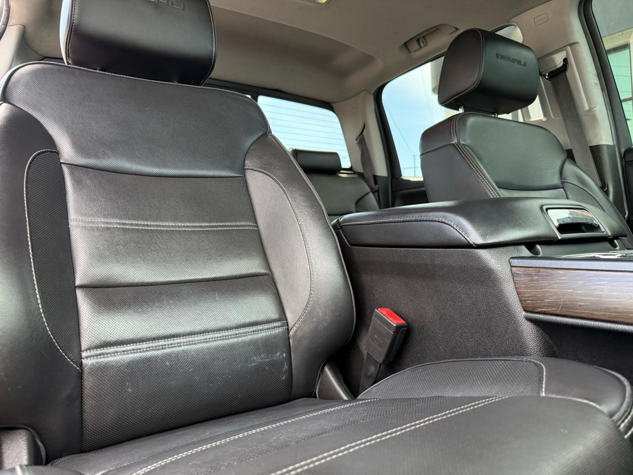 GMC Sierra 1500 4WD Crew Cab 143.5" Denali 2018