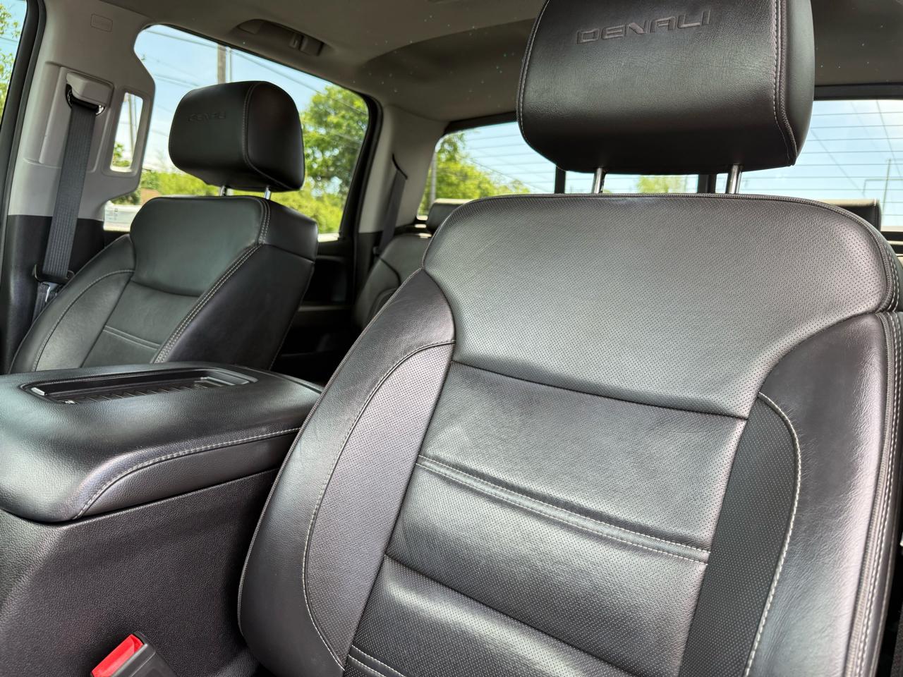 GMC Sierra 1500 4WD Crew Cab 143.5" Denali 2018