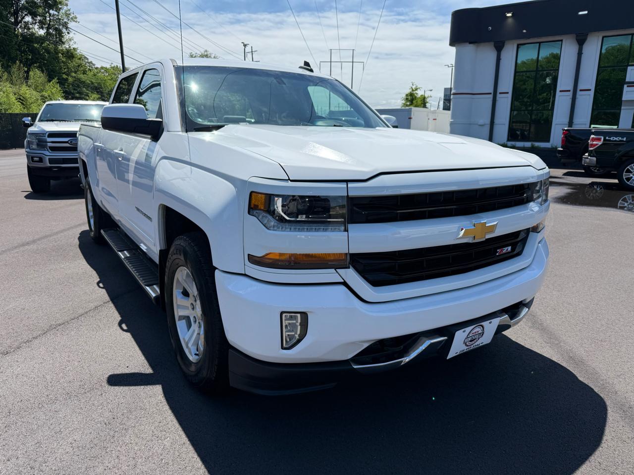 Chevrolet Silverado 1500 4WD Crew Cab 143.5" LT w/2LT 2018