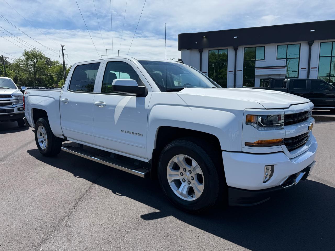 Chevrolet Silverado 1500 4WD Crew Cab 143.5" LT w/2LT 2018