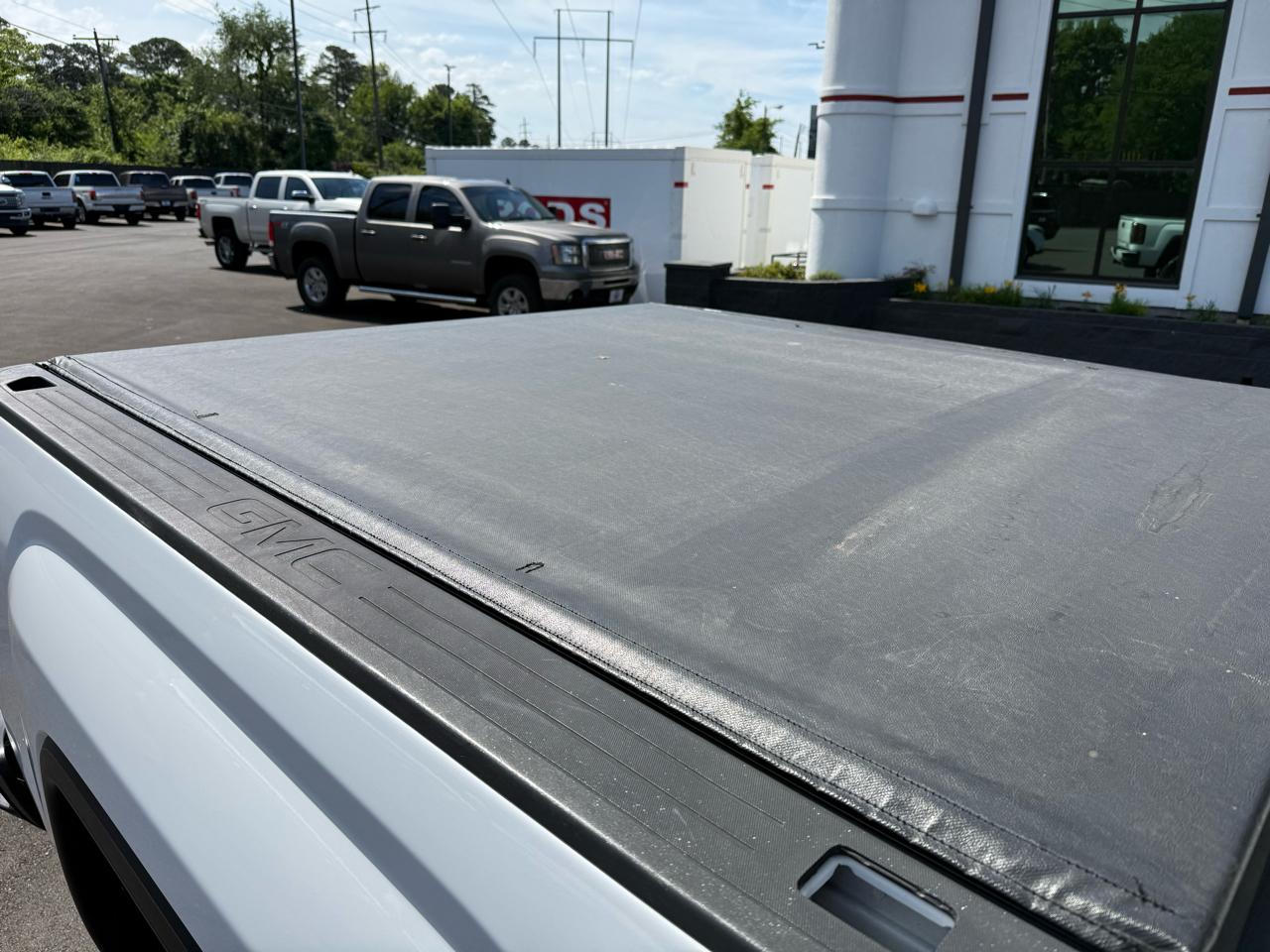 GMC Sierra 1500 4WD Crew Cab 143.5" SLT 2017