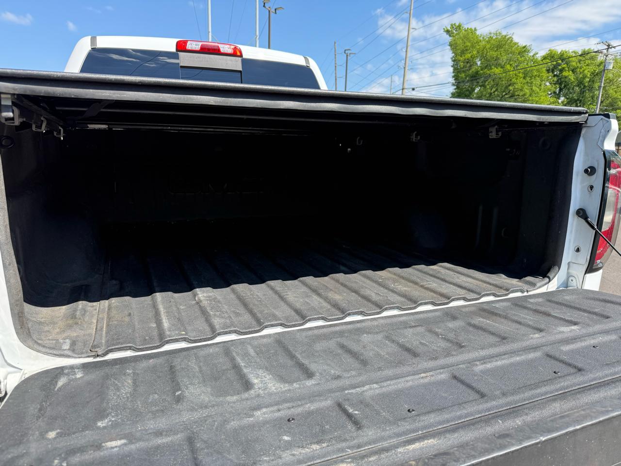 GMC Sierra 1500 4WD Crew Cab 143.5" SLT 2017