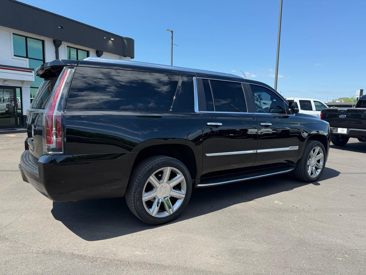Cadillac Escalade ESV 2WD 4dr Luxury 2018