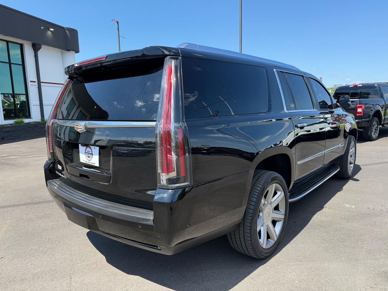 Cadillac Escalade ESV 2WD 4dr Luxury 2018