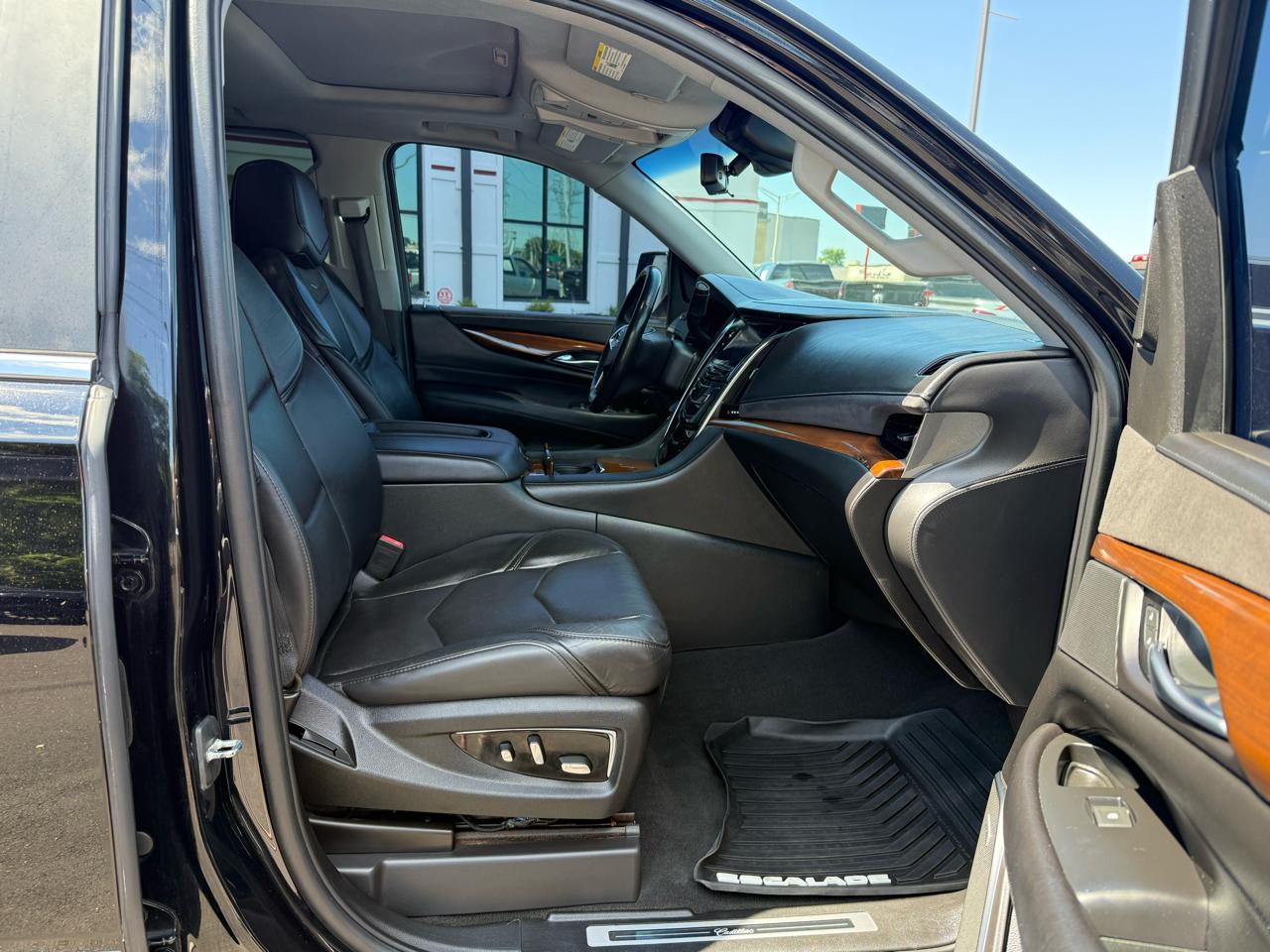 Cadillac Escalade ESV 2WD 4dr Luxury 2018