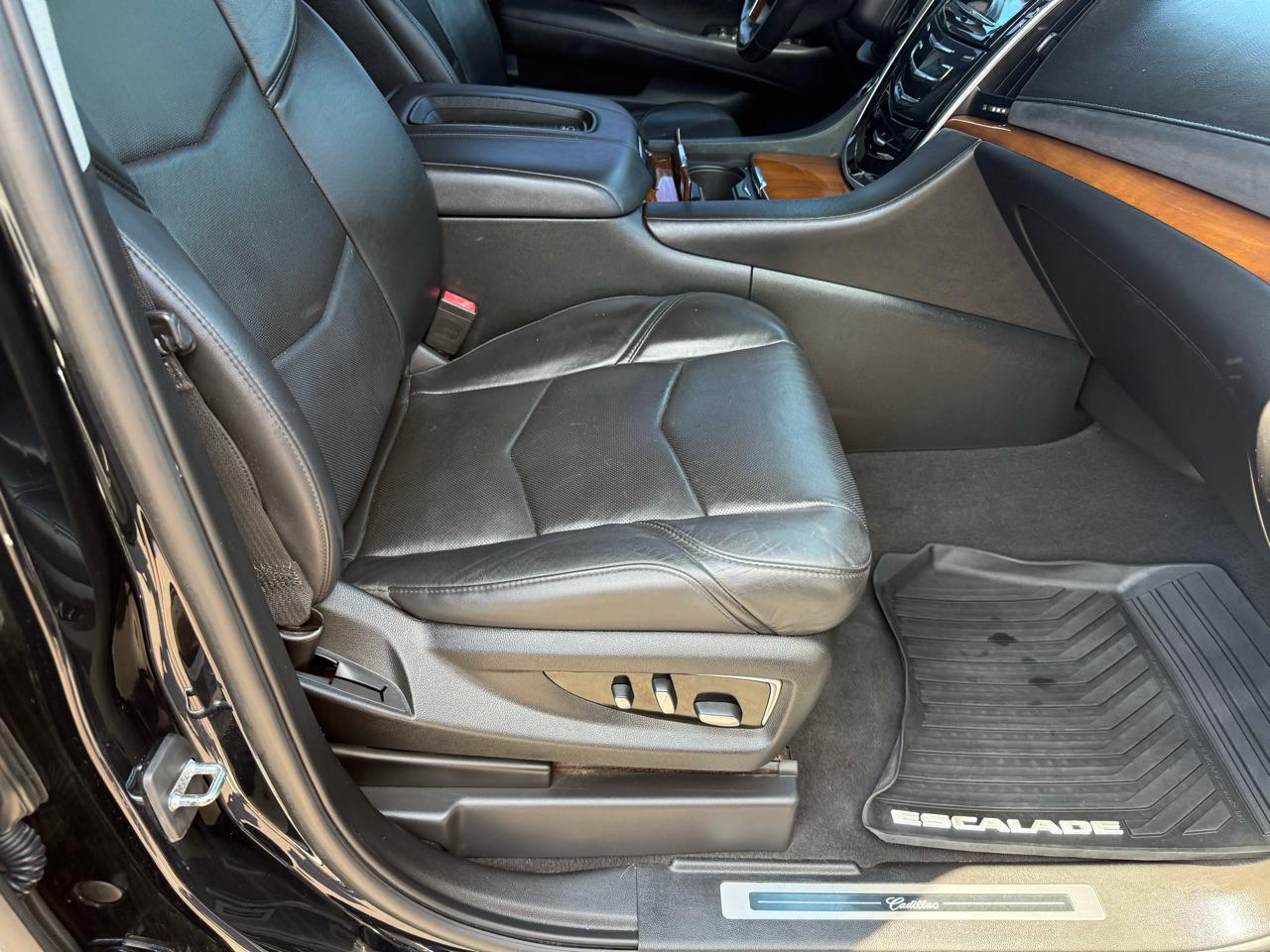 Cadillac Escalade ESV 2WD 4dr Luxury 2018