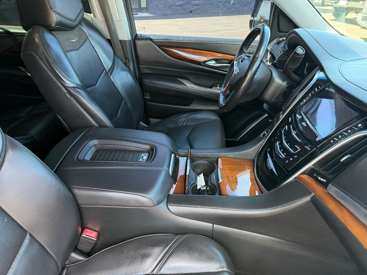 Cadillac Escalade ESV 2WD 4dr Luxury 2018