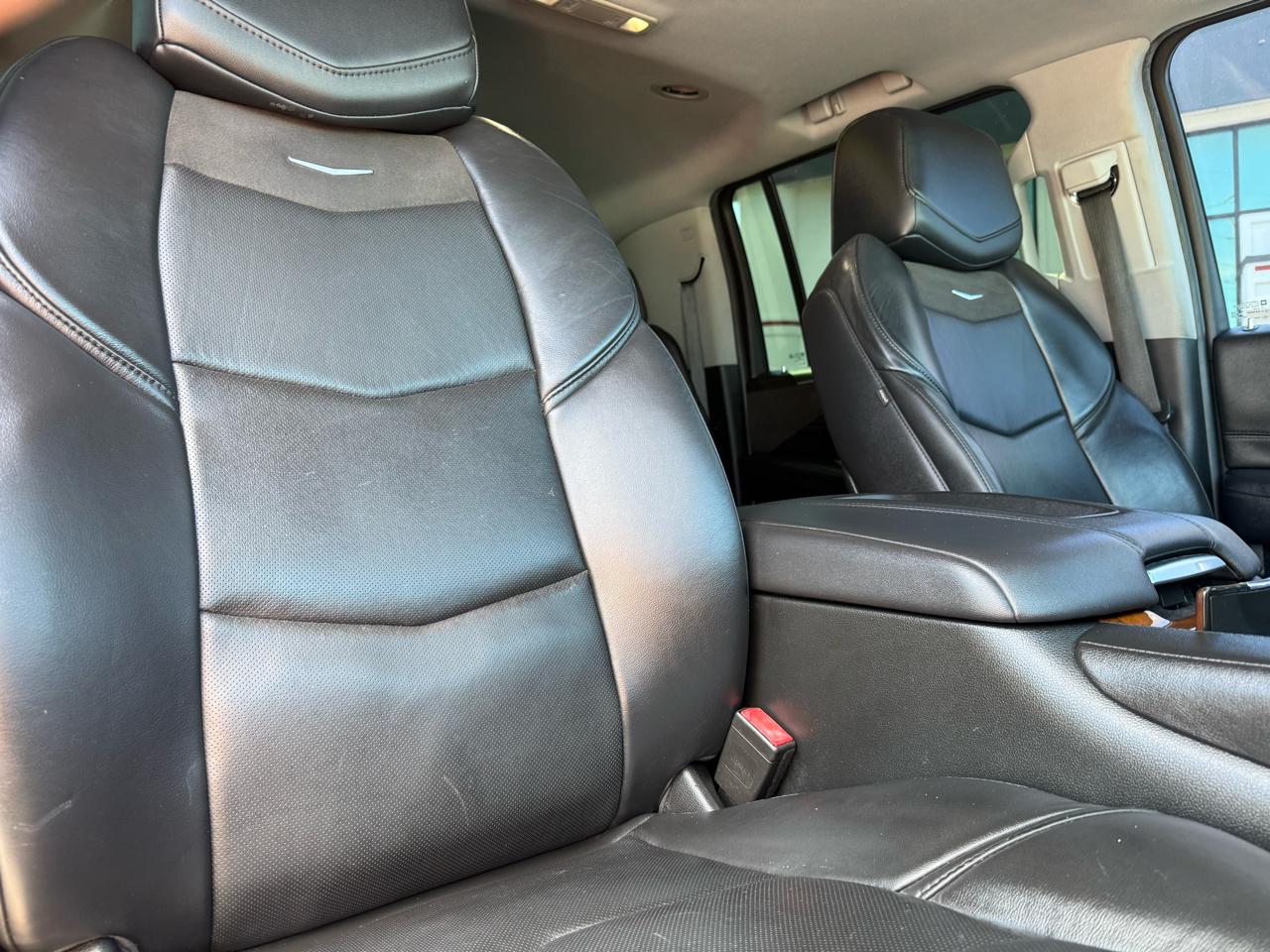 Cadillac Escalade ESV 2WD 4dr Luxury 2018