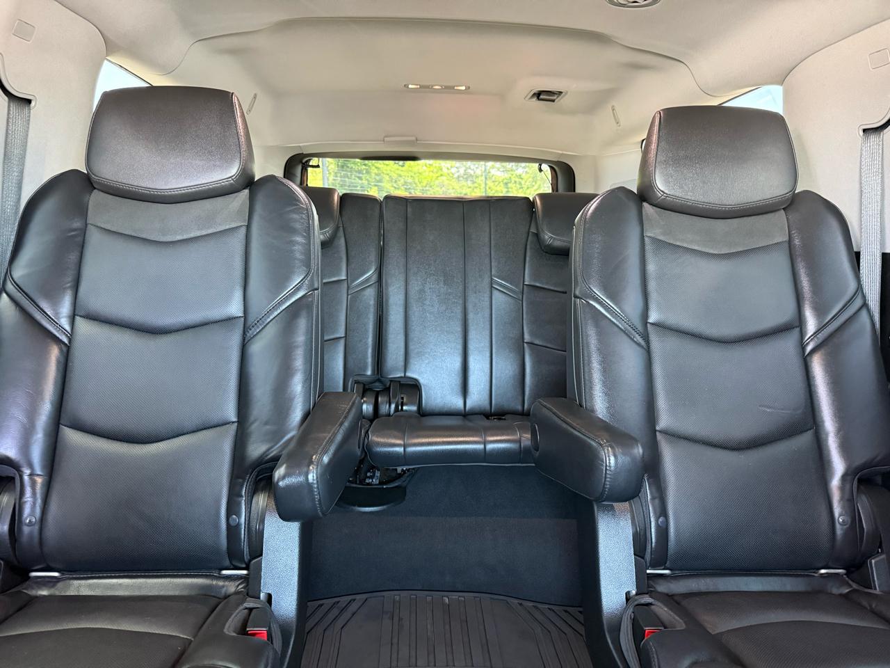 Cadillac Escalade ESV 2WD 4dr Luxury 2018