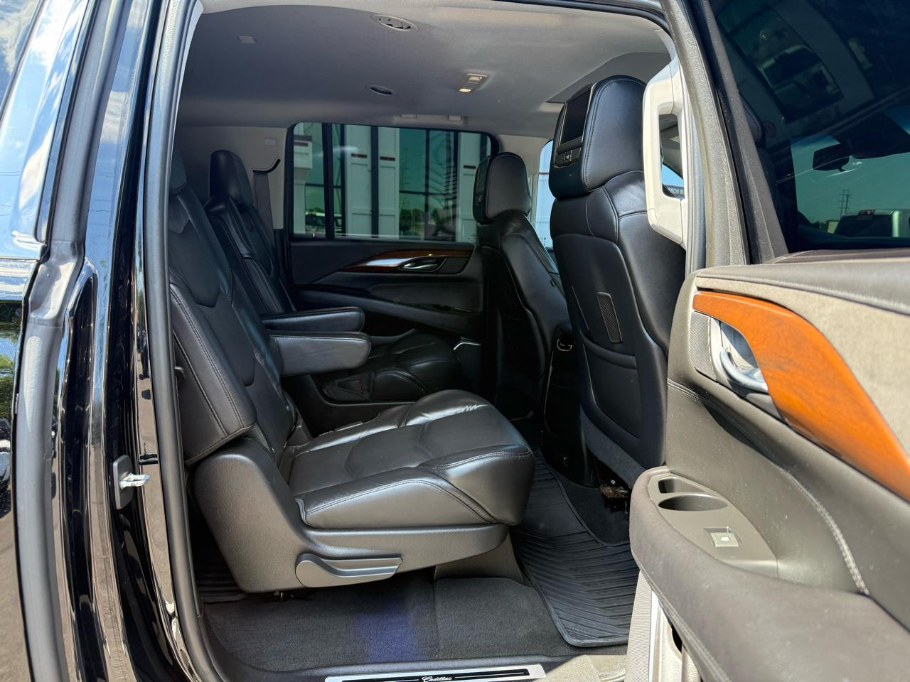 Cadillac Escalade ESV 2WD 4dr Luxury 2018