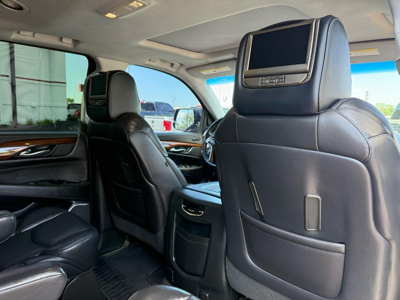 Cadillac Escalade ESV 2WD 4dr Luxury 2018