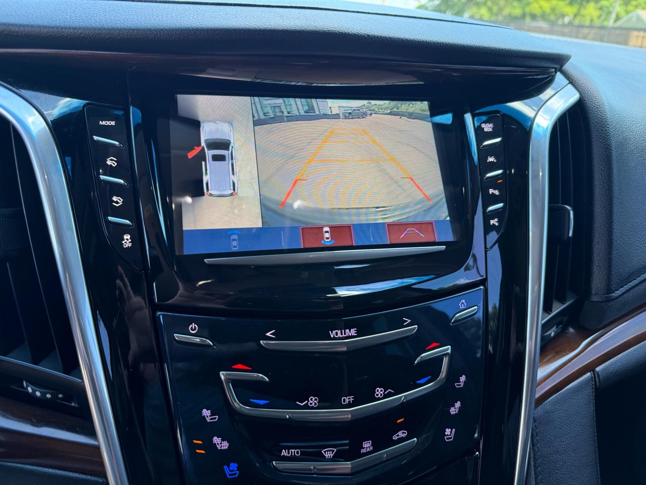Cadillac Escalade ESV 2WD 4dr Luxury 2018