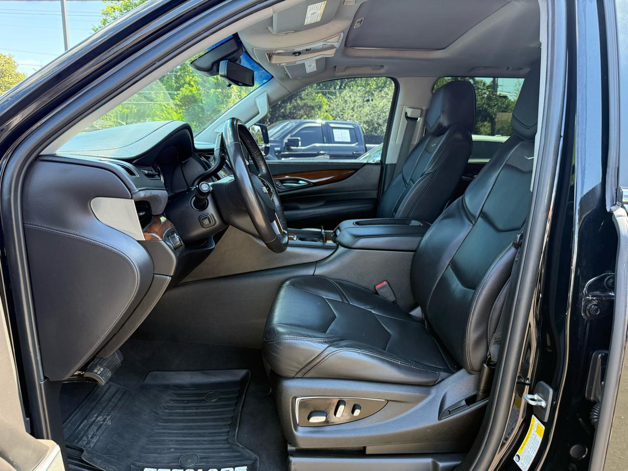 Cadillac Escalade ESV 2WD 4dr Luxury 2018