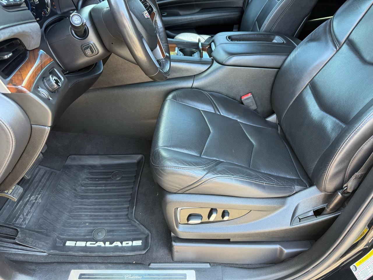 Cadillac Escalade ESV 2WD 4dr Luxury 2018