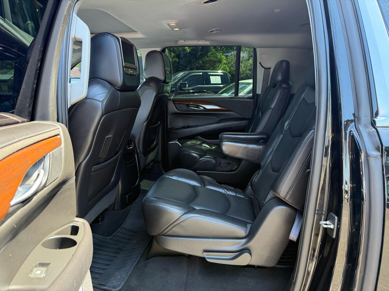 Cadillac Escalade ESV 2WD 4dr Luxury 2018