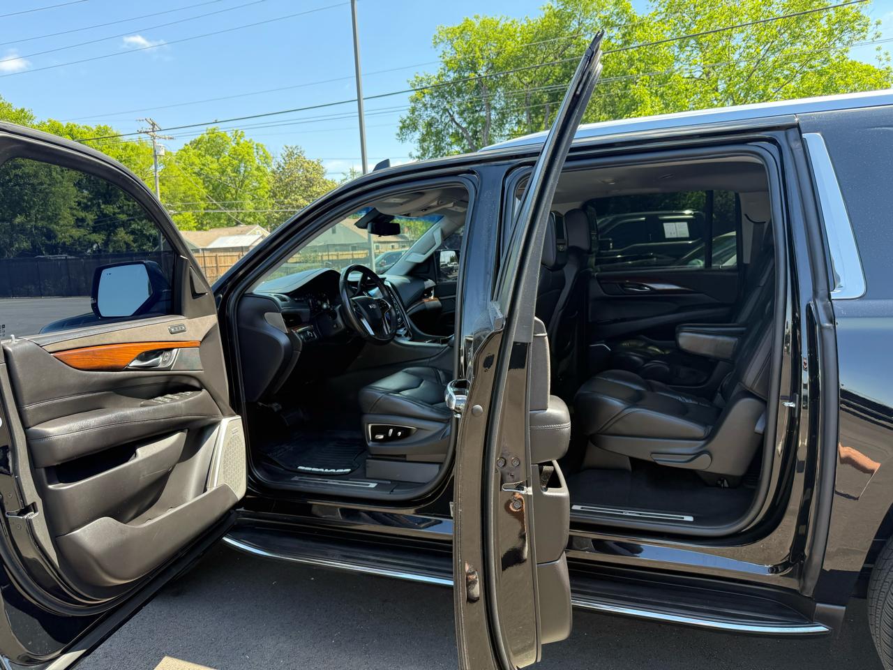 Cadillac Escalade ESV 2WD 4dr Luxury 2018