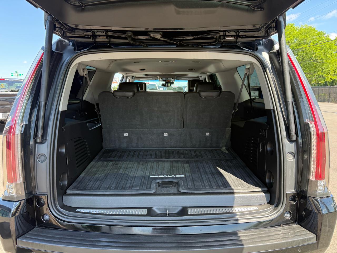 Cadillac Escalade ESV 2WD 4dr Luxury 2018