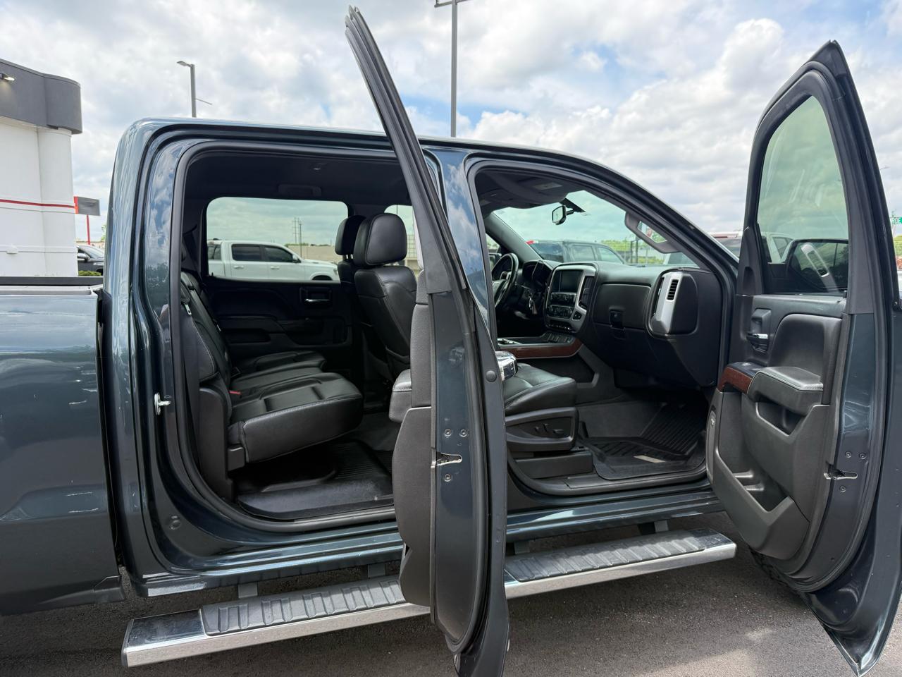 GMC Sierra 1500 4WD Crew Cab 143.5" SLT 2018
