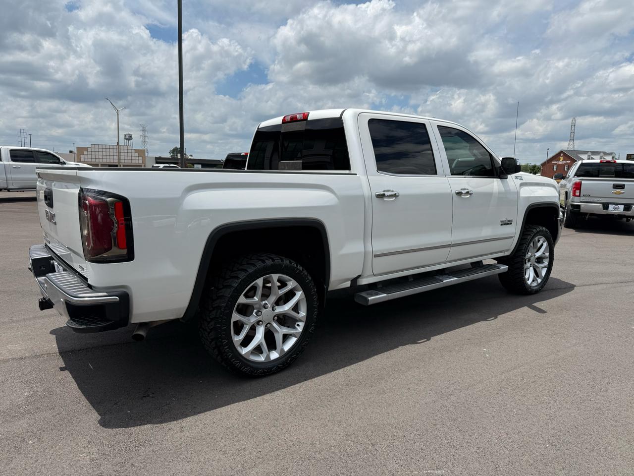 GMC Sierra 1500 4WD Crew Cab 143.5" SLT 2017