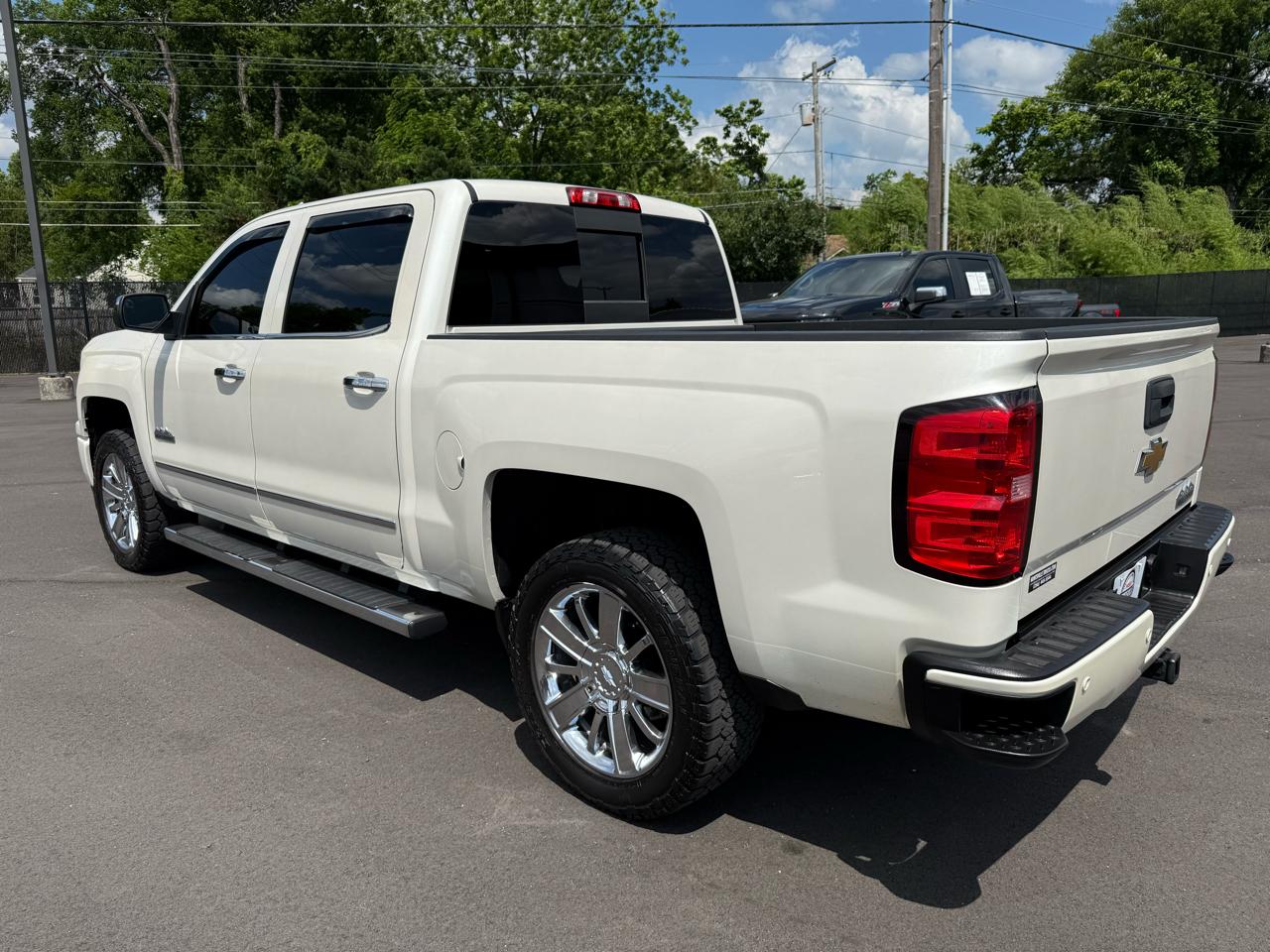 Chevrolet Silverado 1500 4WD Crew Cab 143.5" High Country 2015