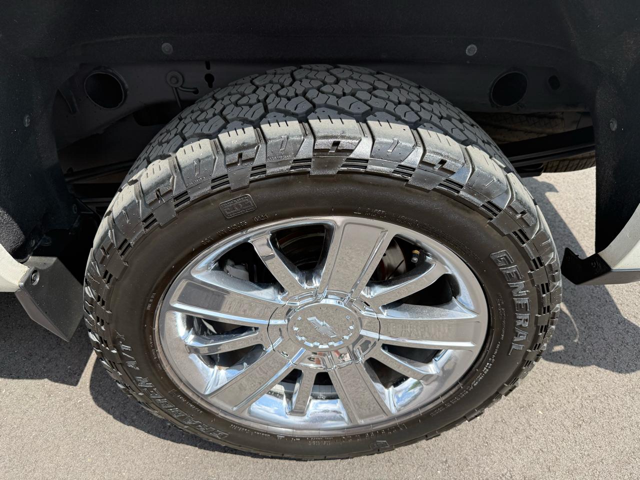 Chevrolet Silverado 1500 4WD Crew Cab 143.5" High Country 2015