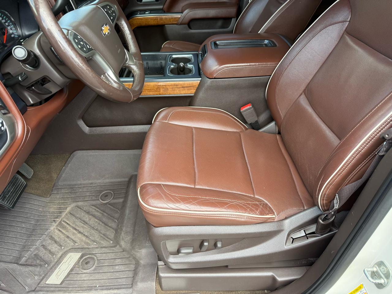 Chevrolet Silverado 1500 4WD Crew Cab 143.5" High Country 2015