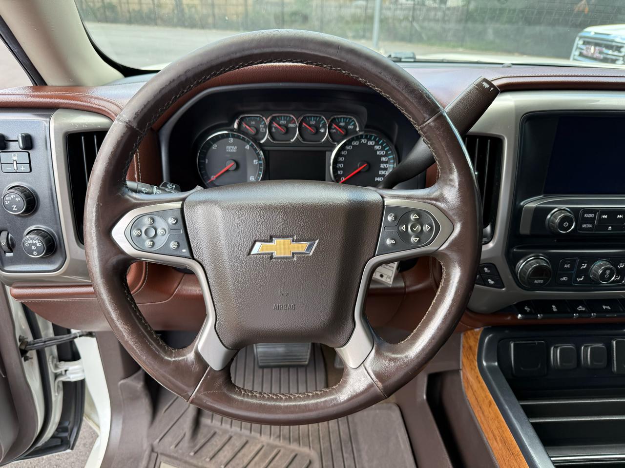 Chevrolet Silverado 1500 4WD Crew Cab 143.5" High Country 2015