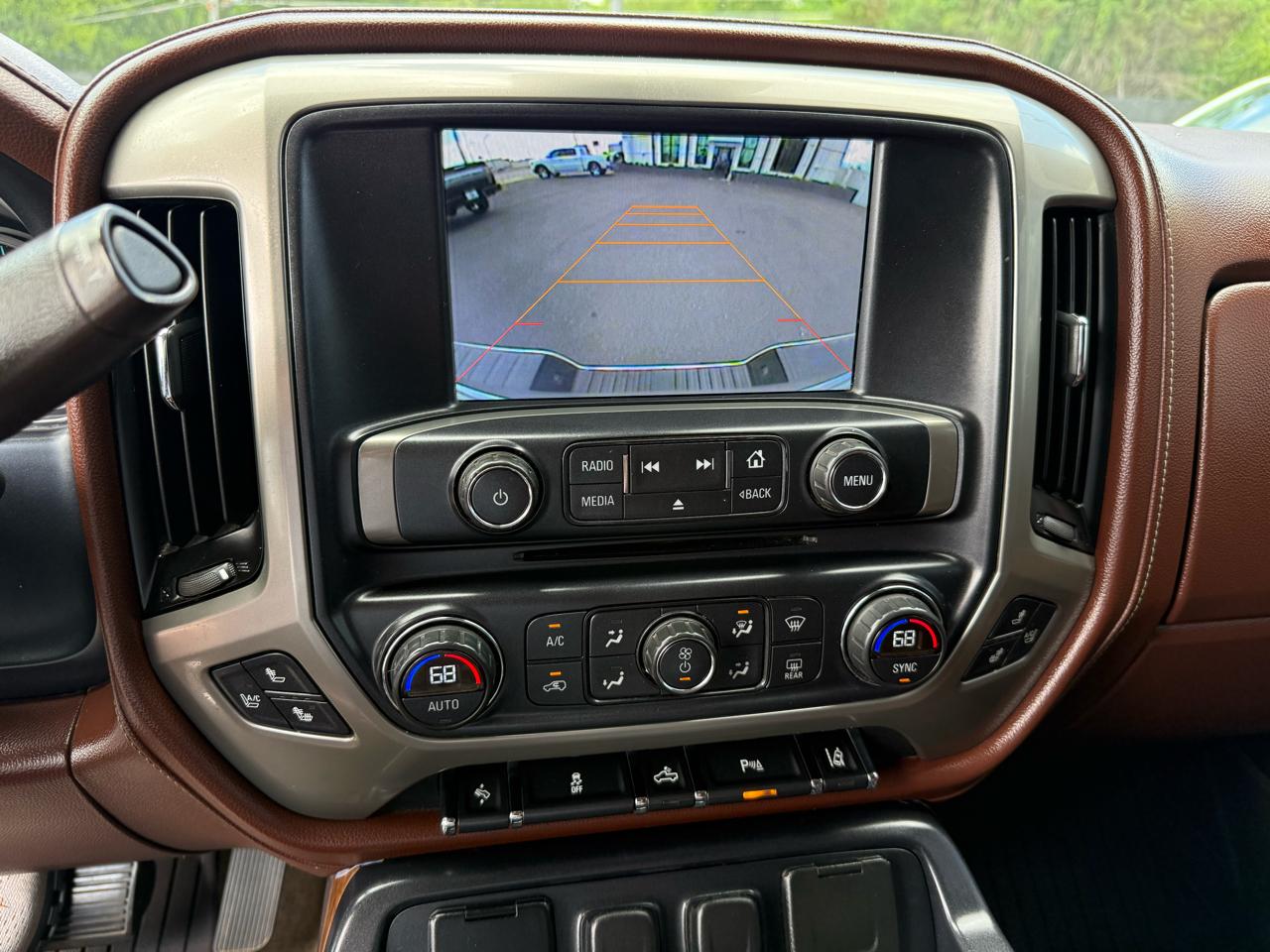 Chevrolet Silverado 1500 4WD Crew Cab 143.5" High Country 2015