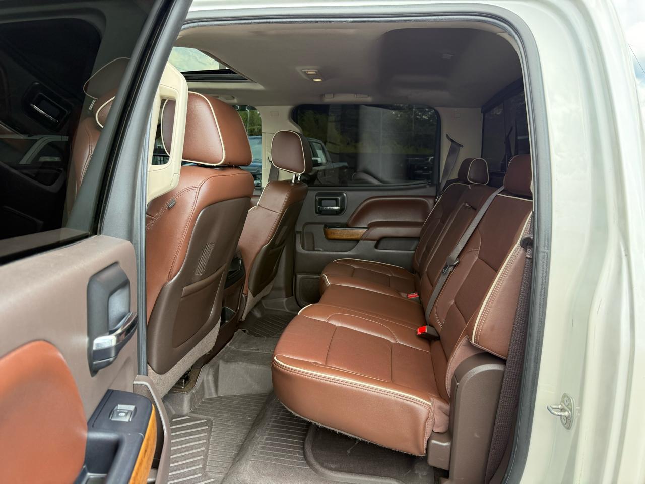 Chevrolet Silverado 1500 4WD Crew Cab 143.5" High Country 2015