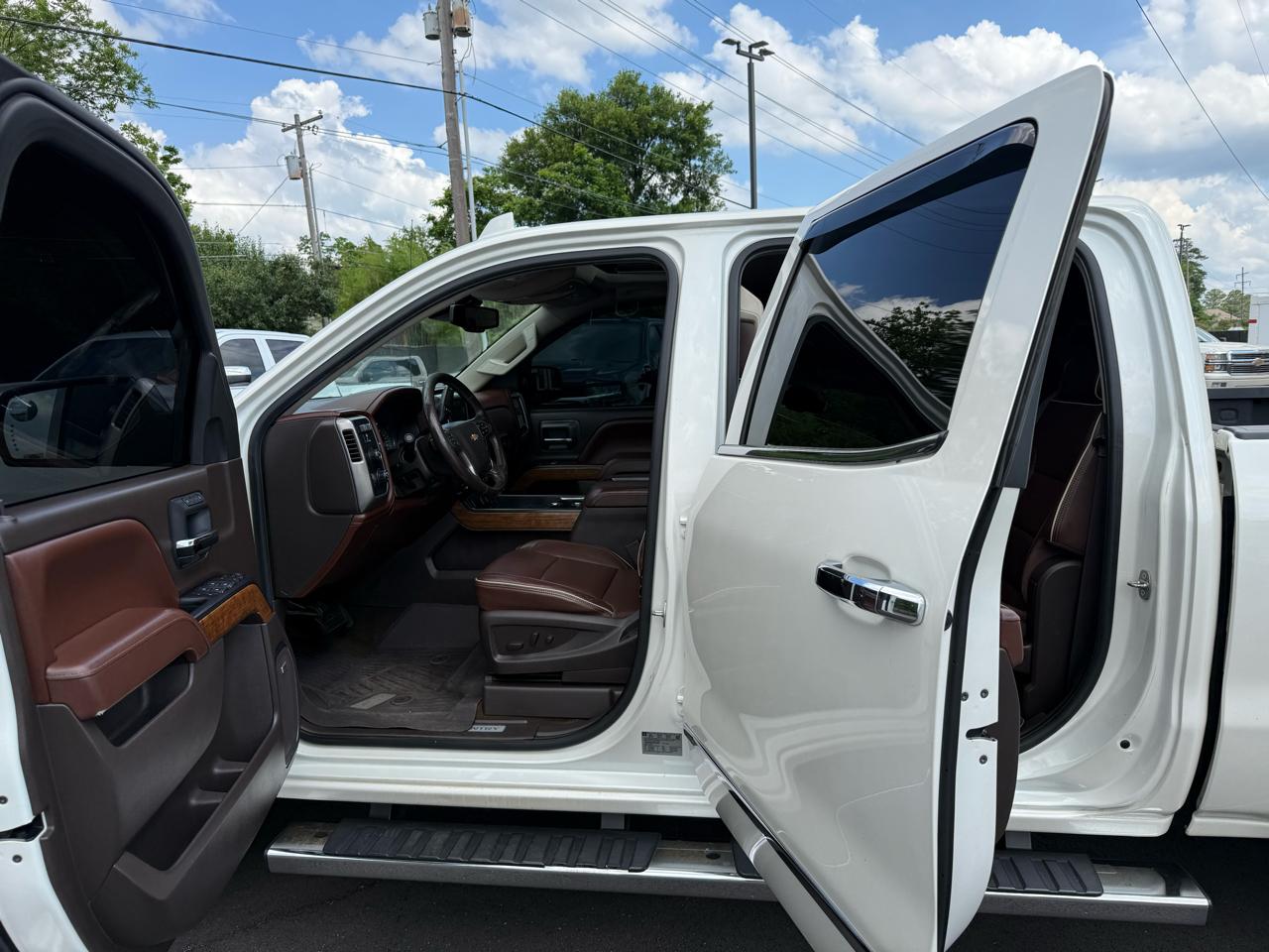 Chevrolet Silverado 1500 4WD Crew Cab 143.5" High Country 2015