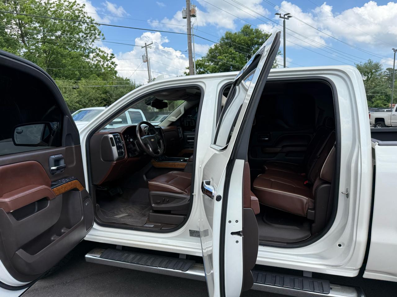 Chevrolet Silverado 1500 4WD Crew Cab 143.5" High Country 2015