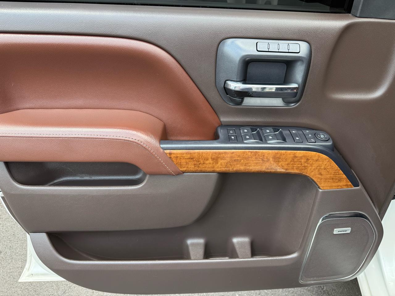 Chevrolet Silverado 1500 4WD Crew Cab 143.5" High Country 2015