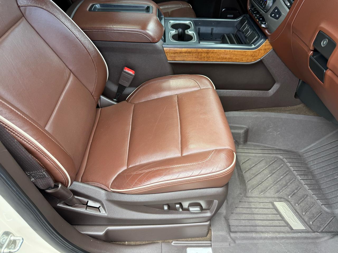 Chevrolet Silverado 1500 4WD Crew Cab 143.5" High Country 2015