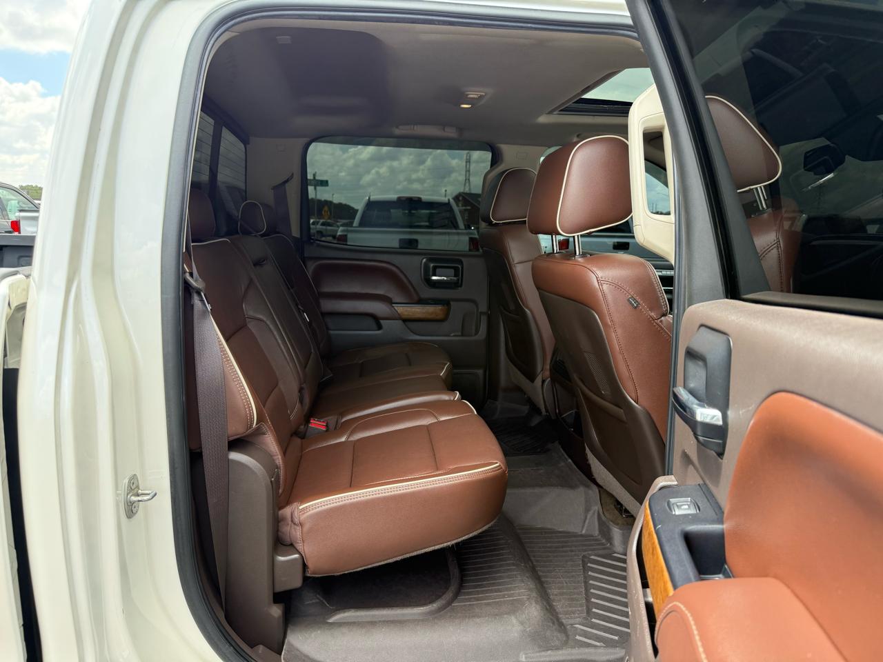 Chevrolet Silverado 1500 4WD Crew Cab 143.5" High Country 2015