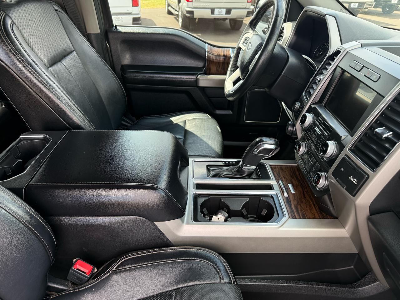 Ford F-150 4WD SuperCrew 139" Lariat 2018