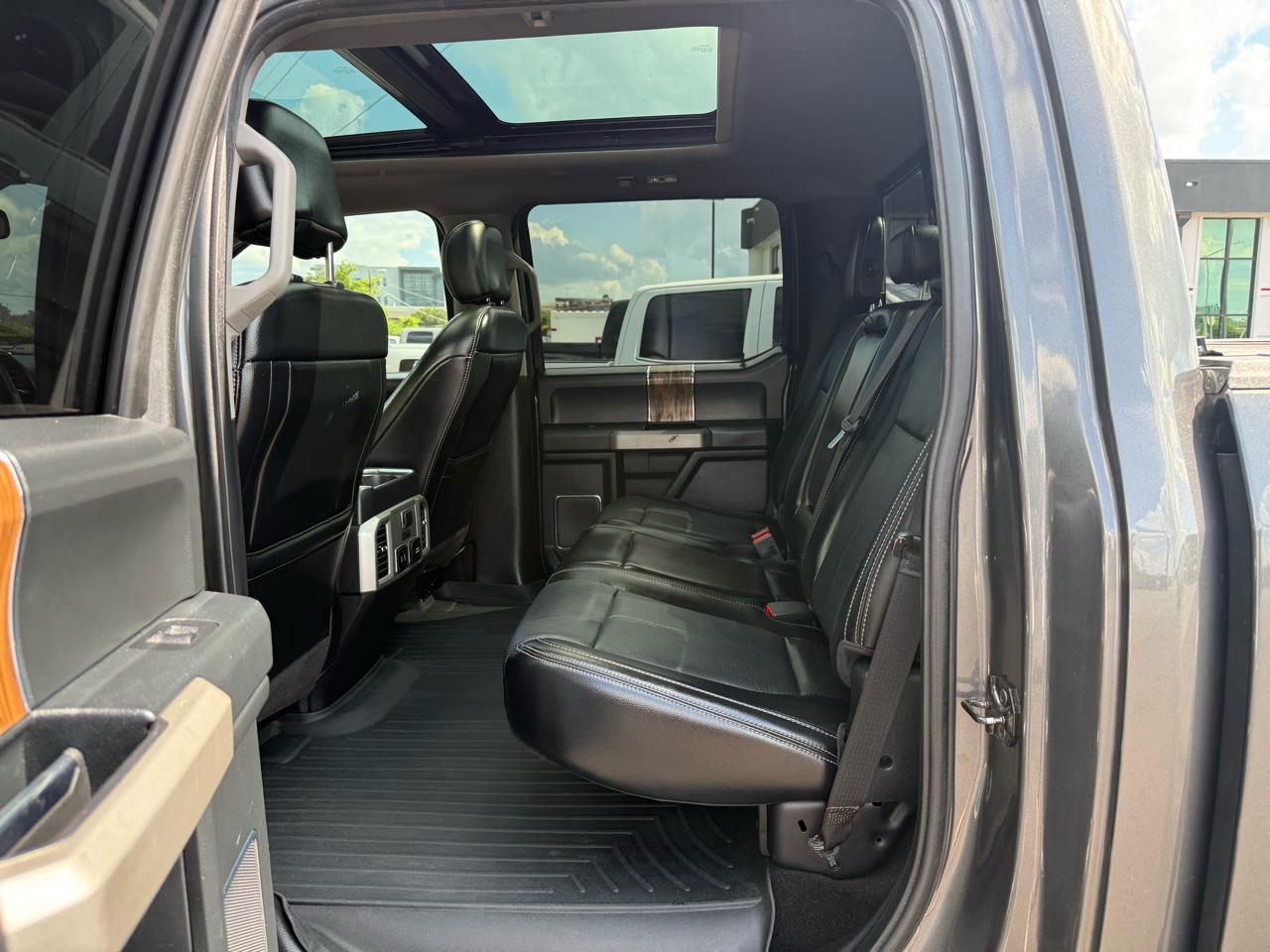 Ford F-150 4WD SuperCrew 139" Lariat 2018