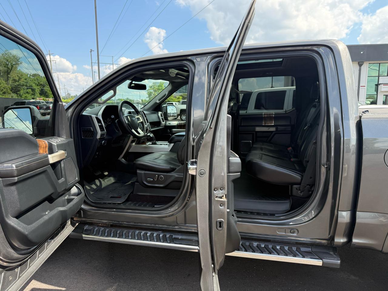 Ford F-150 4WD SuperCrew 139" Lariat 2018